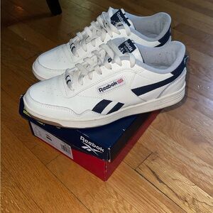 Reebok Sneakers Size Men’s 8 Women’s 9.5